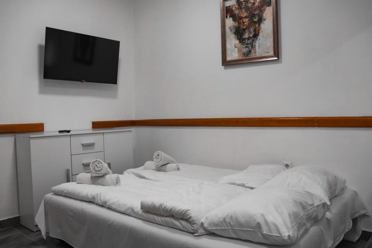 Stan Na Dan Sebastijan Apartment Banja Luka Ngoại thất bức ảnh